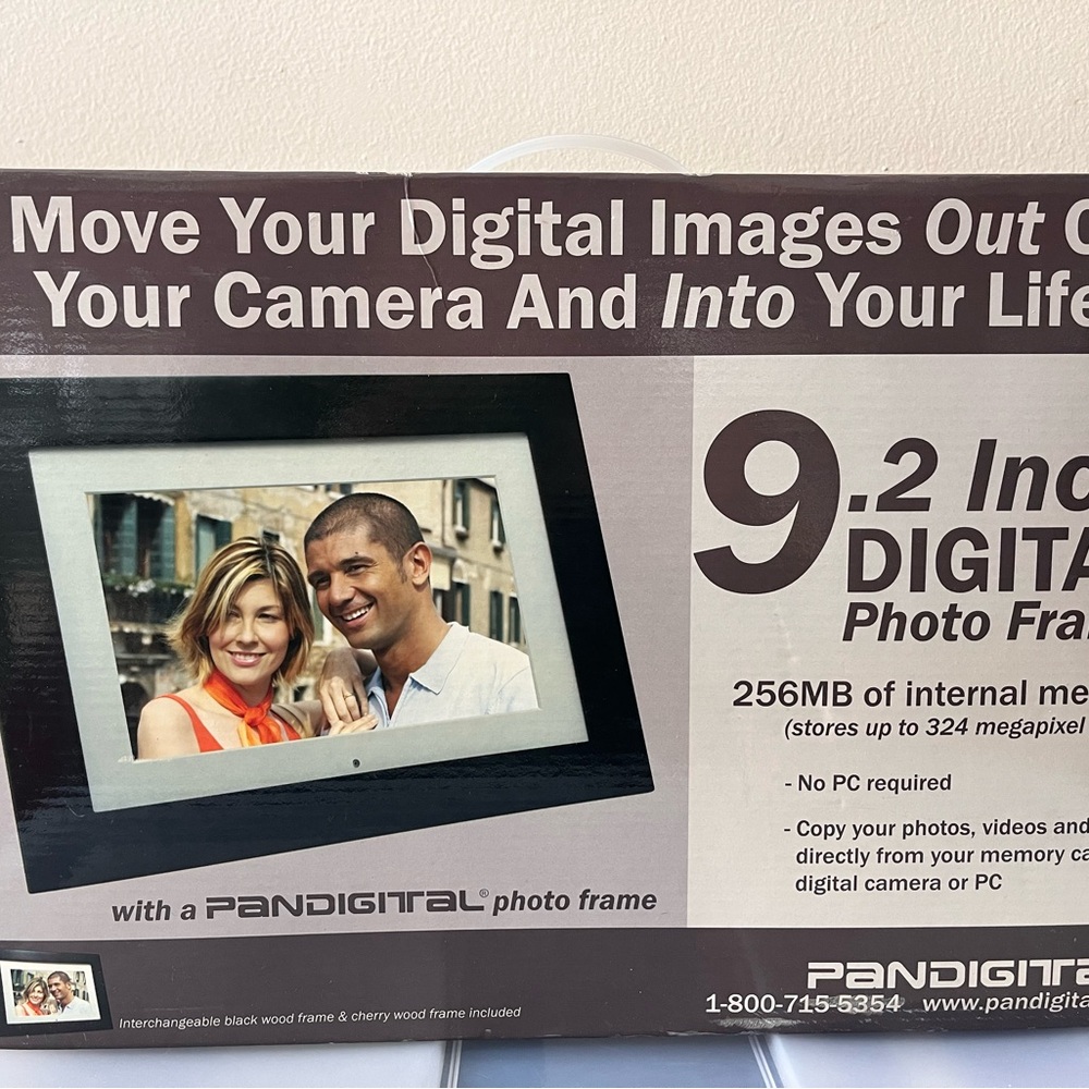 Pandigital 9.2 Inch Digital Photo Frame - Black